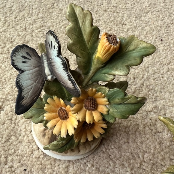 LEFTON - 2 BUTTERFLY FIGURINES (x2).  VINTAGE HAND-PAINTED CHINA - Picture 2 of 8